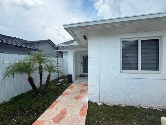 Building Photo - 14305 SW 182nd Terrace