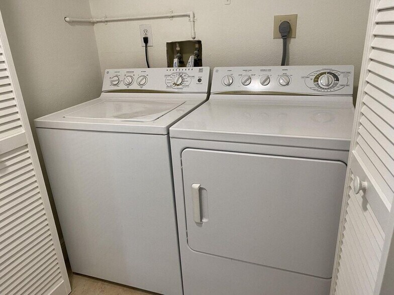 Building Photo - 1885 Palm Cove Blvd