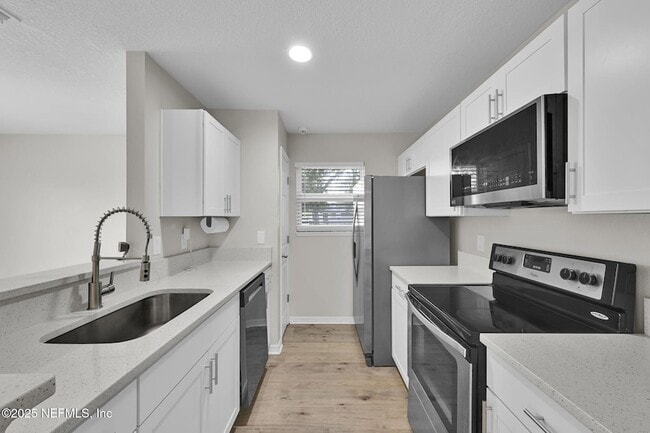 Building Photo - 3702 Wood Creek Ln