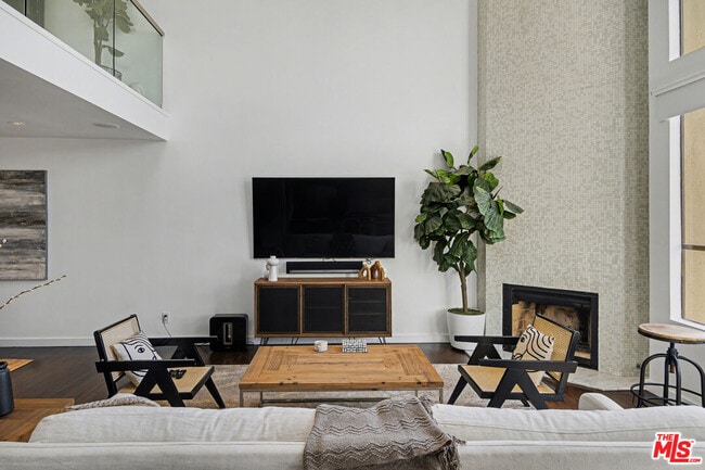 Building Photo - 720 Huntley Dr