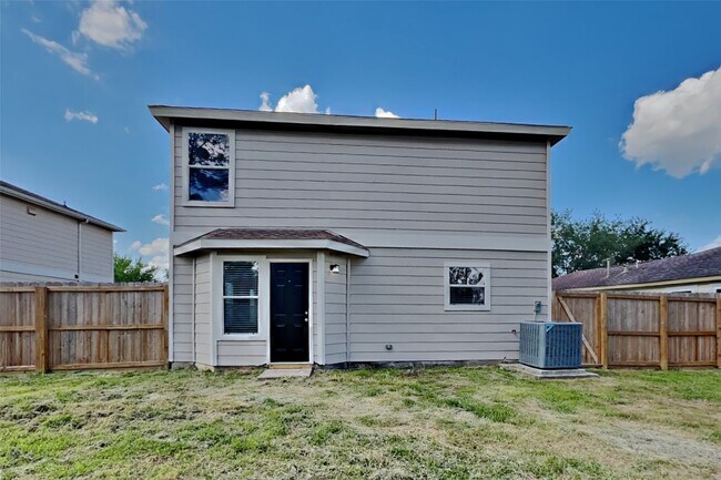 Building Photo - 6423 Lily Hollow Ct