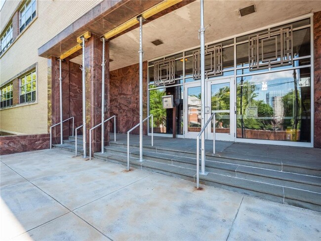Building Photo - 111 E Franklin Ave