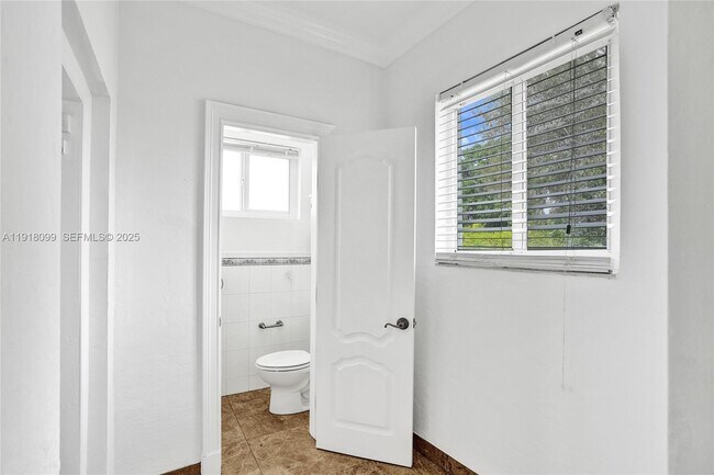 Building Photo - 5801 SW 20th St