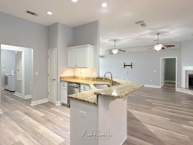 Building Photo - 6185 Autumn Pines Cir