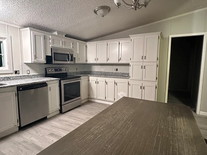 Building Photo - 209 Hickory Nut Dr