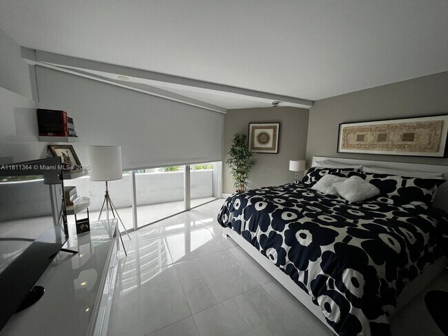 Building Photo - 1627 Brickell Ave
