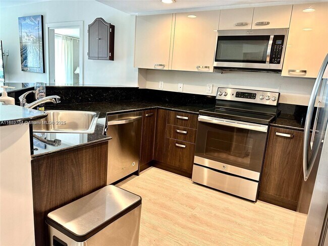 Building Photo - 201 Golden Isles Dr