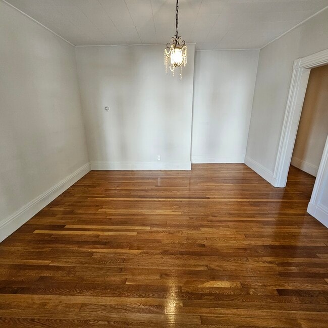 Building Photo - 384 Washington St