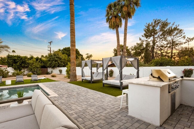 Building Photo - 4633 N 49th Pl