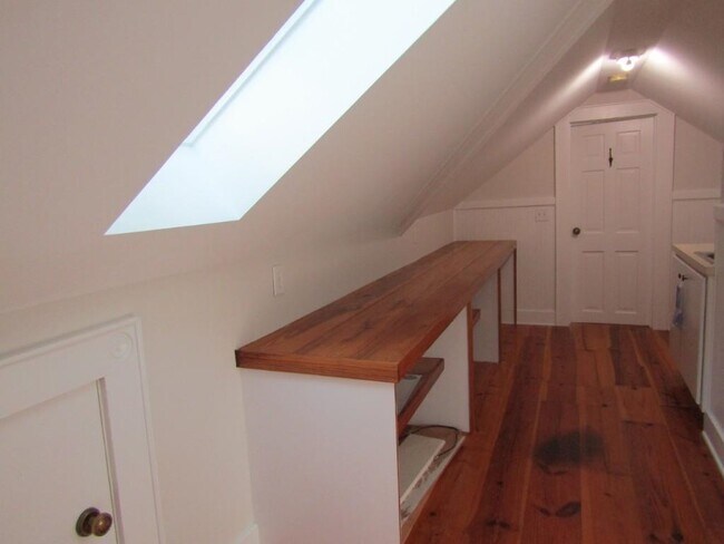 Building Photo - 703 Tradewind Ct