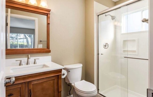 Building Photo - Beautiful 3 Bedroom Home Located in the City of Pittsburg.