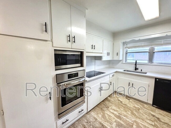 Building Photo - 1738 S 74th Ave E