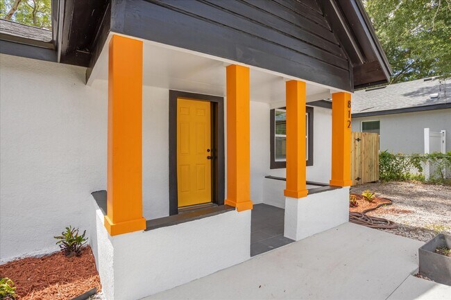 Building Photo - 812 W Miller St