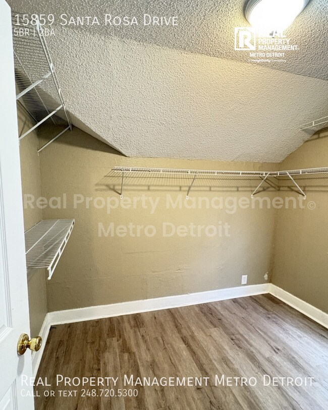 Building Photo - 15859 Santa Rosa Dr