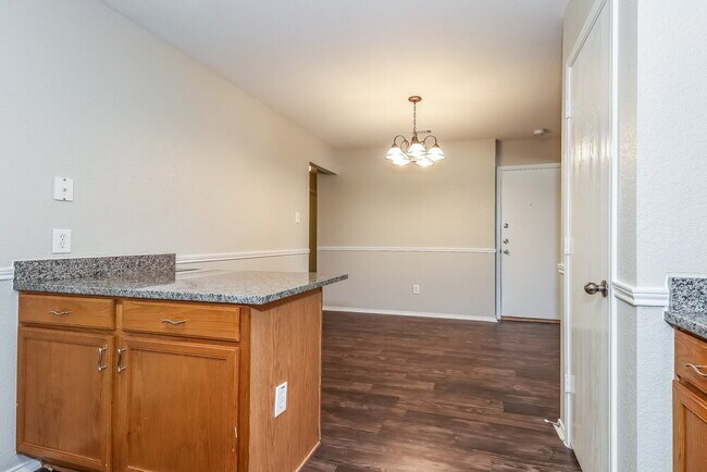 Building Photo - 2745 Briscoe Dr