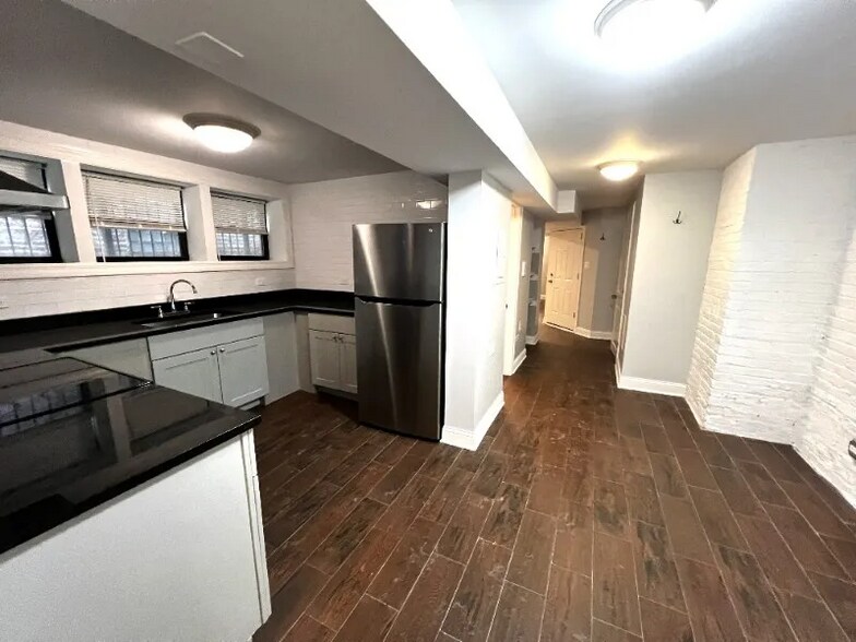 Building Photo - 7918 S Rhodes Ave