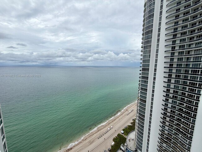 Building Photo - 16001 Collins Ave