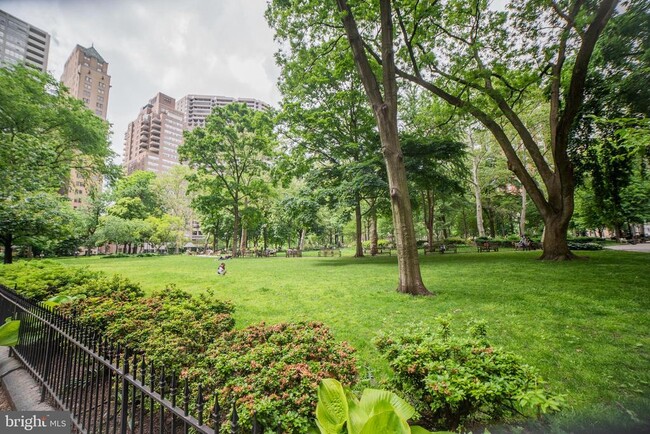Building Photo - 1810 Rittenhouse Square