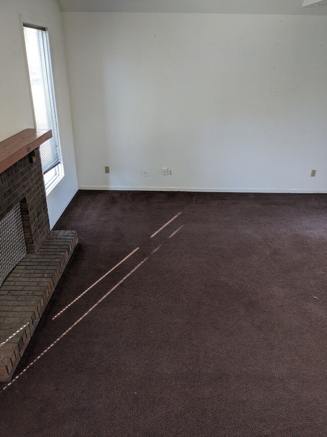 Building Photo - 1709 E Willow Ct