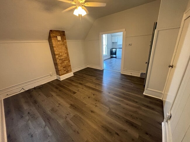 Building Photo - 1395 S 900 E