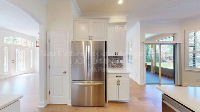 Building Photo - 283 Holland Dr