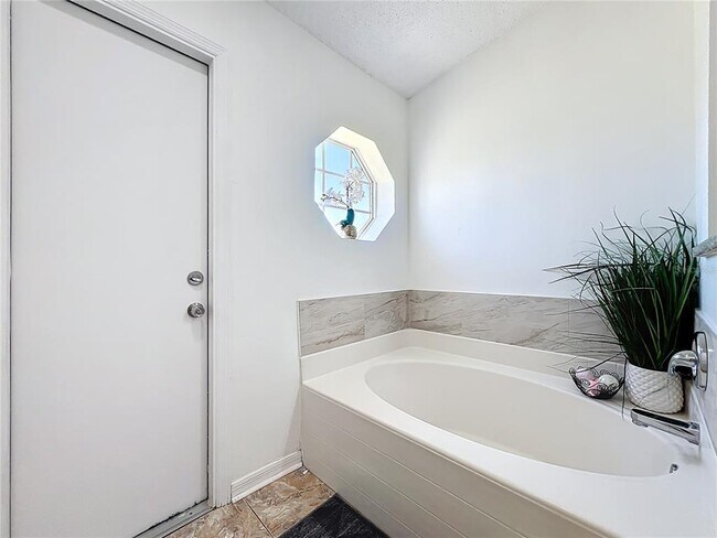 Building Photo - 3155 Atwater Dr