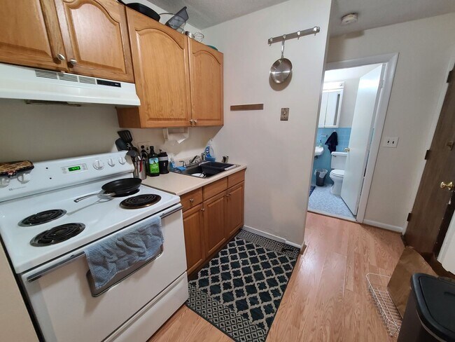 Building Photo - Cozy Studio - Off Street Parking - On Site...
