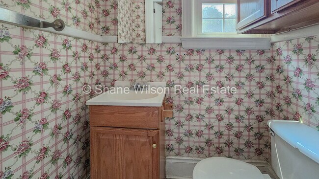 Building Photo - "Charming 4-Bed Chattanooga Home with Hard...