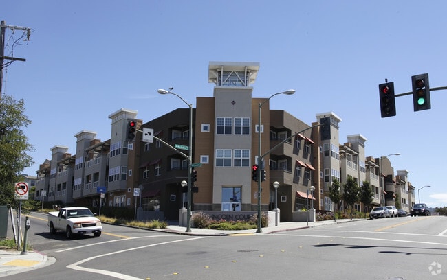 Building Photo - Lincoln Court Senior Apartment