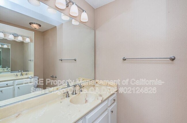 Building Photo - 12555 Oaks N Dr