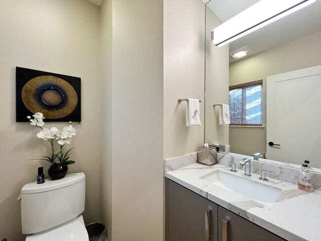 Building Photo - Luxury Living in one of Napa Valley's Most Prestigious Gated Commmunities