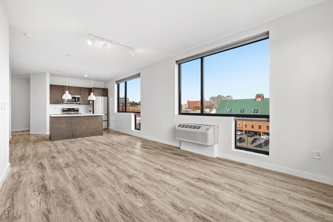 Building Photo - 19 Day St