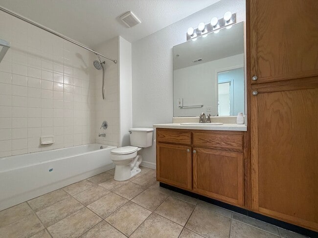 Building Photo - ANNUAL RENTAL - FAIRWAY PRESERVE- 2 BED / 2 BATH WITH LAKE VIEW