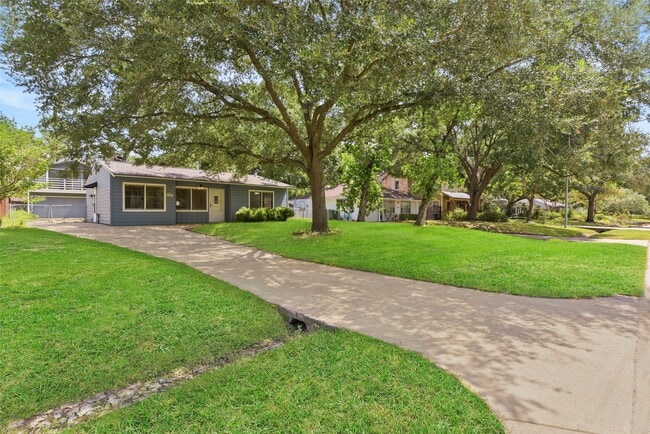 Building Photo - 950 Lamonte Ln