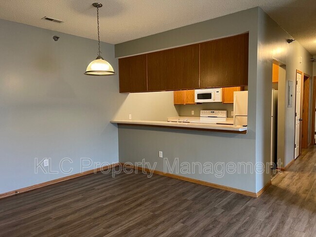 Building Photo - 2323 E Porter Ave