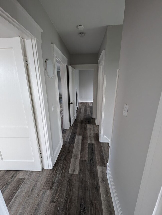 Building Photo - Beautiful Housing Convenient to Xavier Campus with Bonus Room