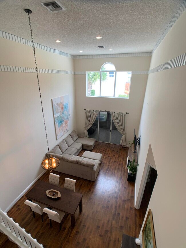 Building Photo - 10465 Mateo Ct