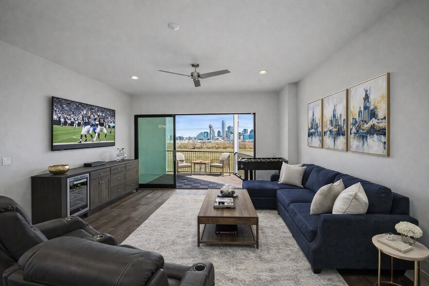 Building Photo - 381 E Greenbriar Ln