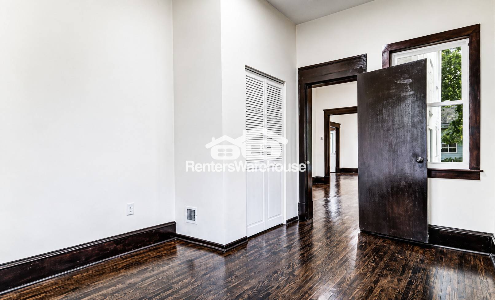 Building Photo - 3348 3rd Ave S
