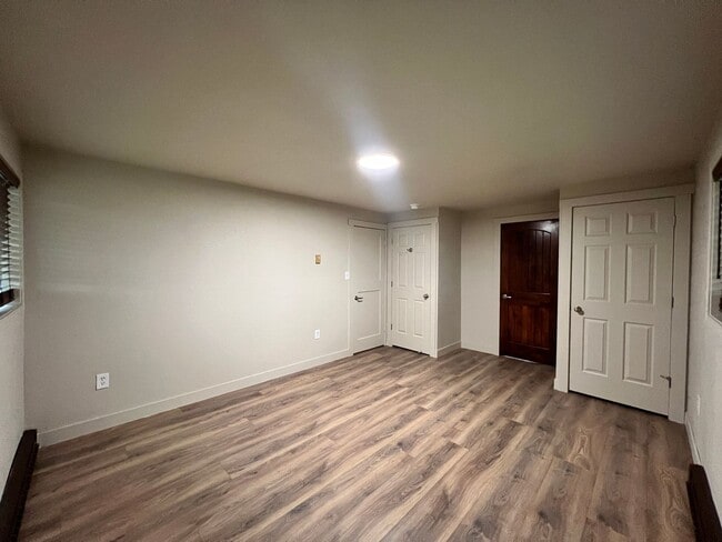 Building Photo - Country Living Close to Town!