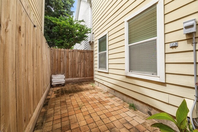 Building Photo - 5841 Katy St