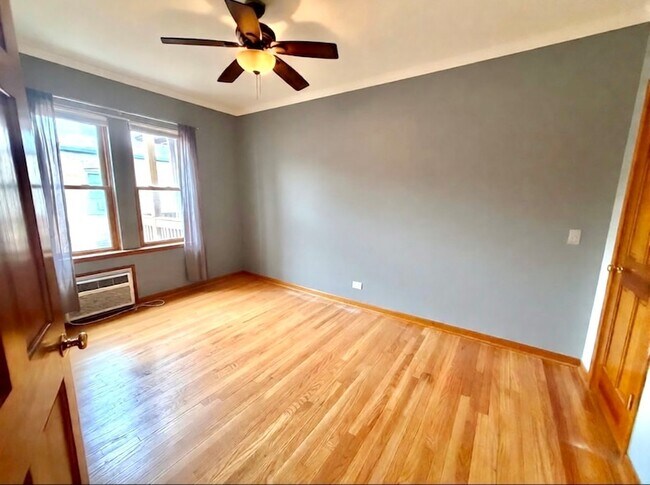 Building Photo - 10913 S Longwood Dr