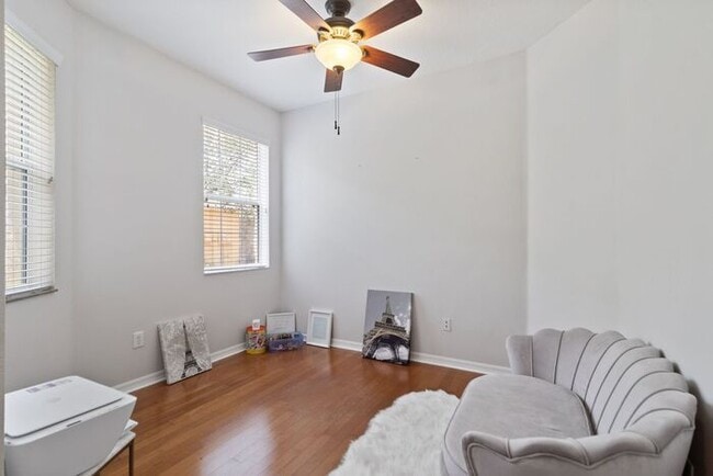 Building Photo - West Meadows 3 Bedroom Townhome Awaits!