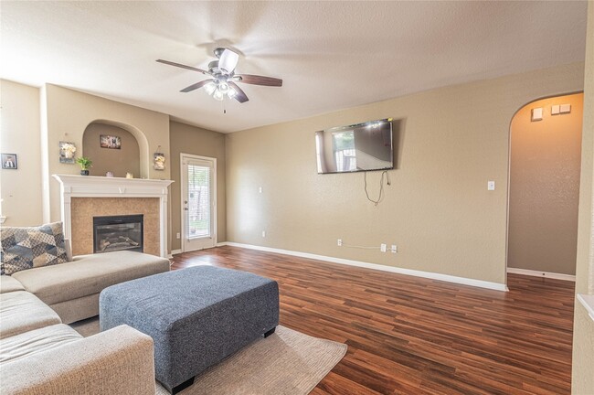 Building Photo - 307 Autumn Creek Ln