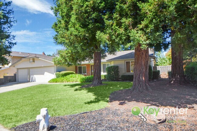 Building Photo - Beautiful 4 Bed / 3 Bath Bollinger Hills Home with Gorgeous Remodeled Kitchen!