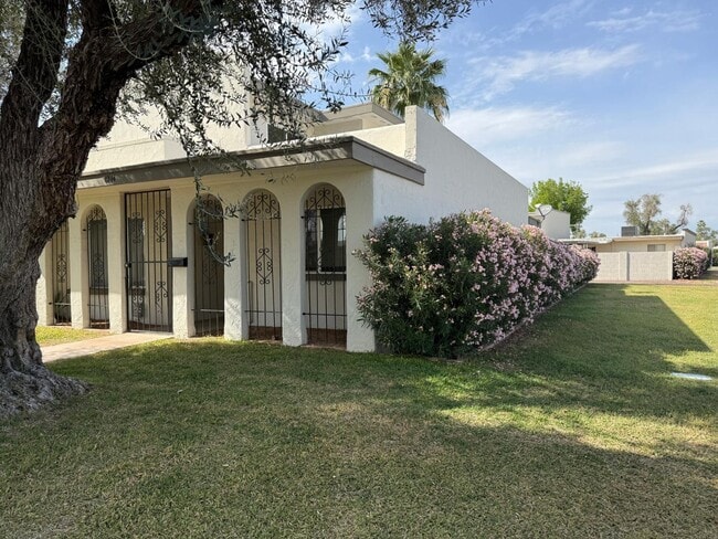 Building Photo - 8244 E Valley Vista Dr