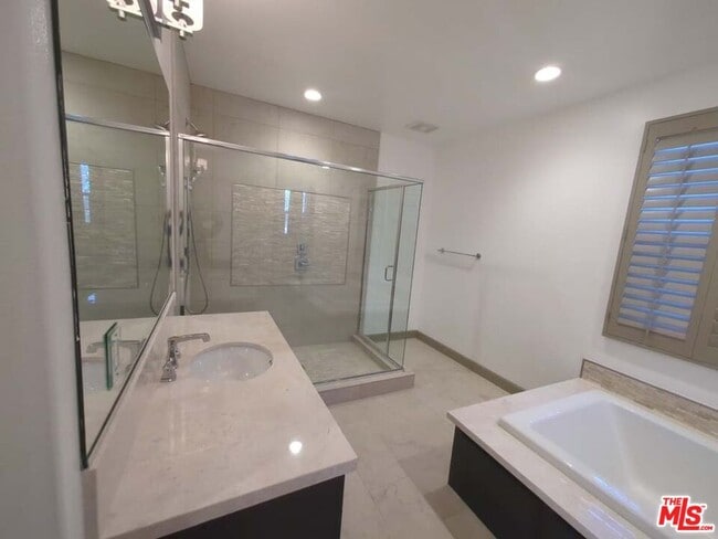 Building Photo - 16243 Cameo Ct