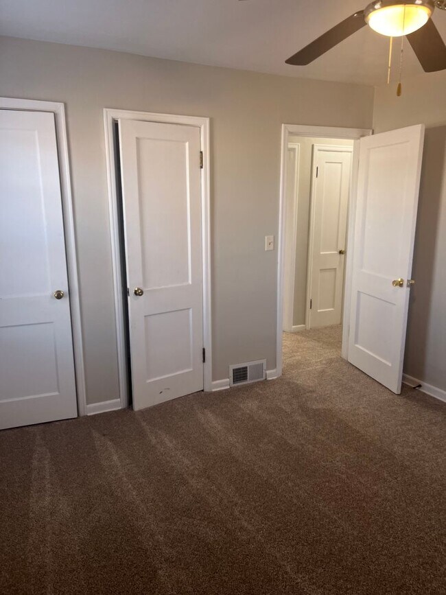 Building Photo - 3 Bedroom Home!