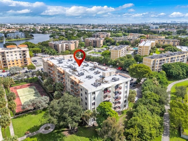 Building Photo - 9310 Fontainebleau Blvd