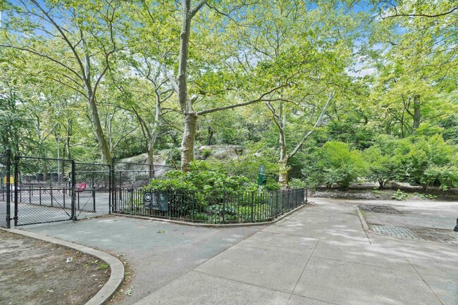 Building Photo - 305 W 150th St